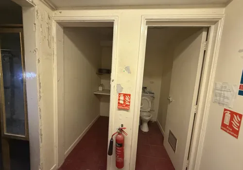 658