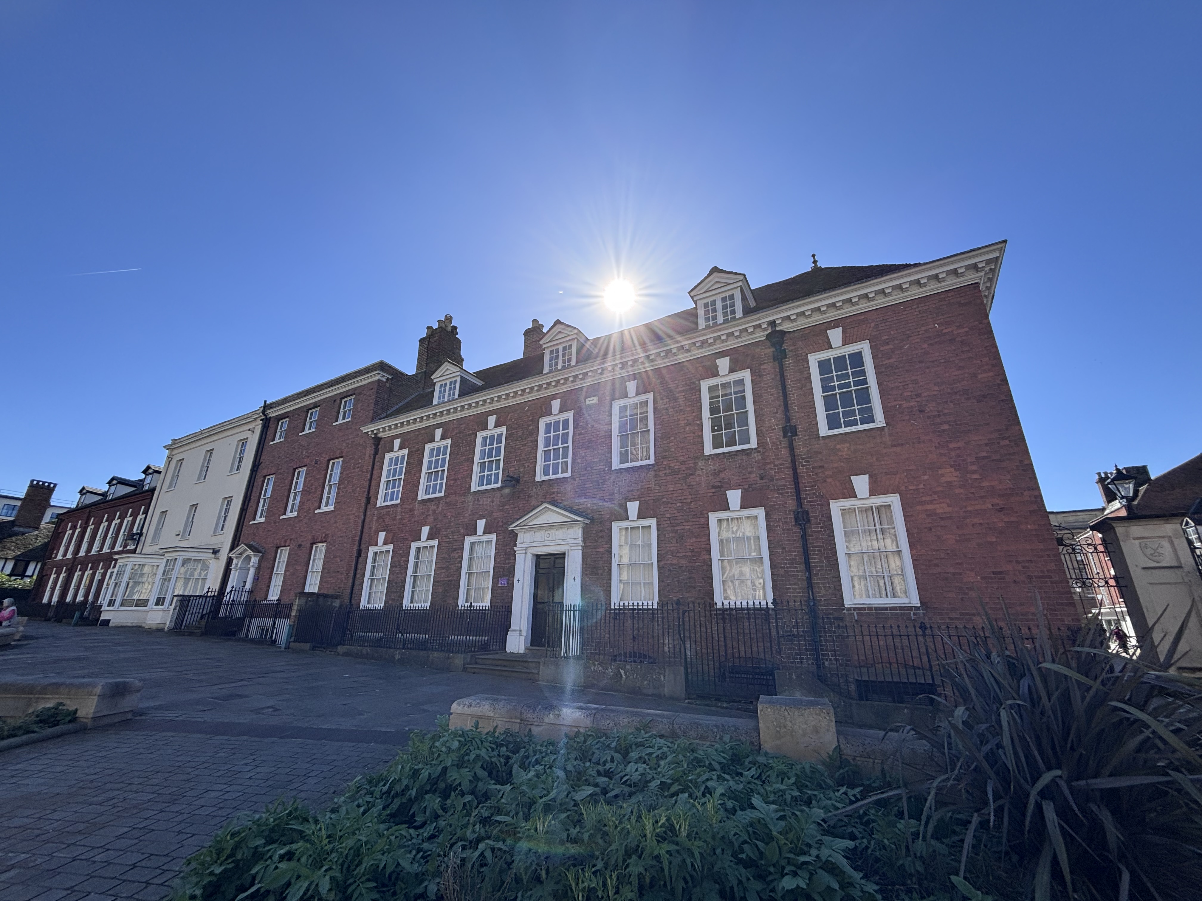 4 College Green 5906